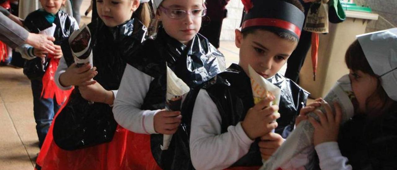 De izquierda a derecha, los magüestos de la escuela infantil Miguel Hernández, el colegio Martínez Torner y el parque Víctor Fernández de Nuevo Gijón.