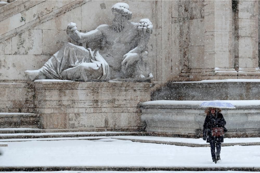 La neu deia imatges de postal a la ciutat de Roma