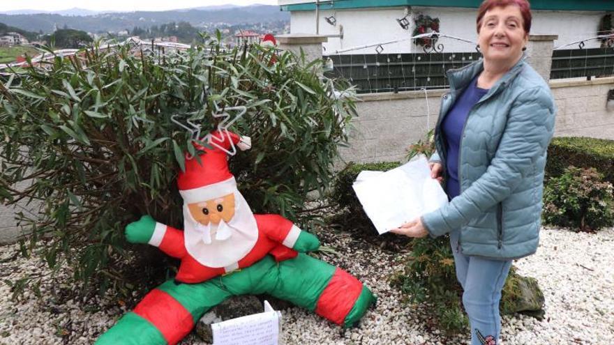 Los ladrones arrepentidos que devuelven una figura de Papá Noel un año después