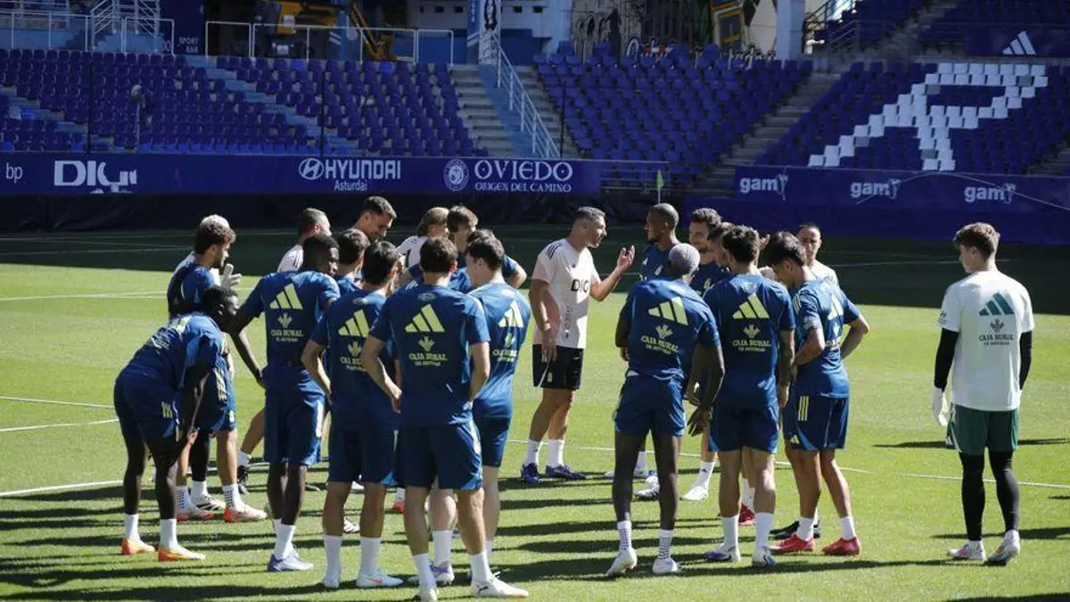 El Oviedo, sin urgencias pero con las necesidades claras: estas son las opciones todavía sobre la mesa