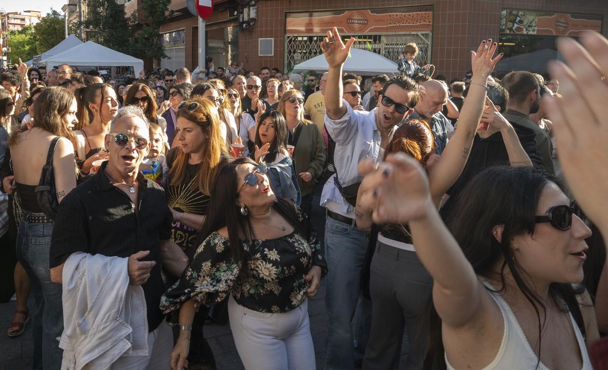Primer tardeo en el Mercat Sagarra de Santa Coloma de Gramanet. Los organizadores confirman que habrá segunda edición. Ya están evaluando cuándo será la siguiente fecha.