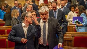 Los presidentes de ERC y de Junts en el Parlament, Josep Maria Jové y Albert Batet, este martes en el debate de política general