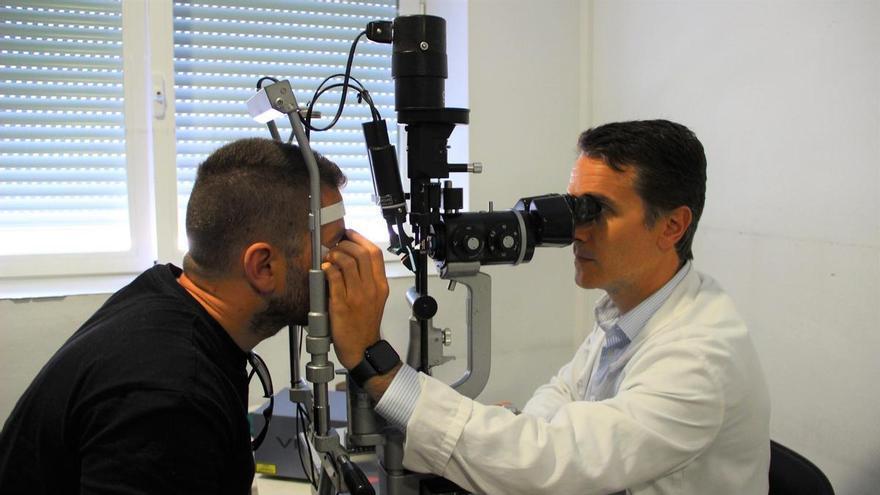 Coriorretinopatía serosa central, la enigmática enfermedad de los ojos que afecta a hombres jóvenes y está relacionada con el estrés: "Hay muchos interrogantes"