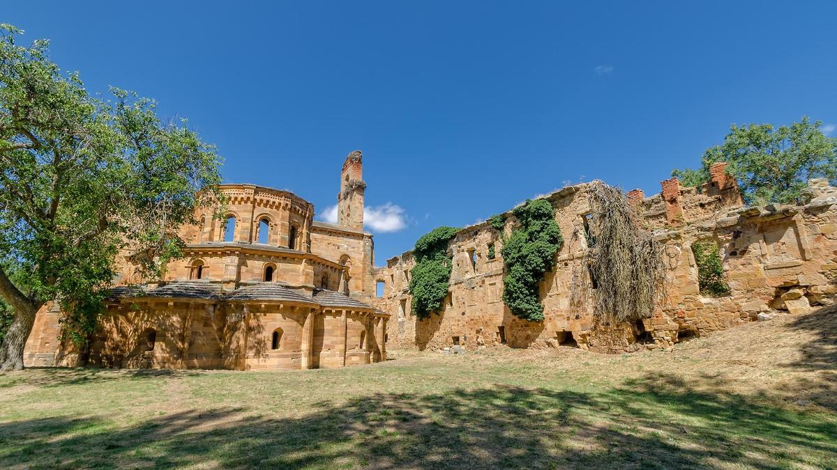 El monasterio contaba con una iglesia románica de más de 60 metros