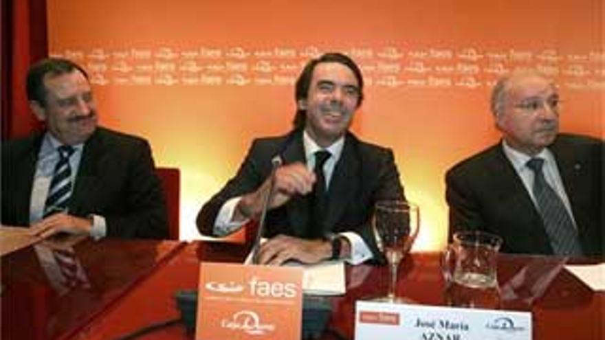 Aznar denuncia que el Gobierno de España ignora a los disidentes cubanos