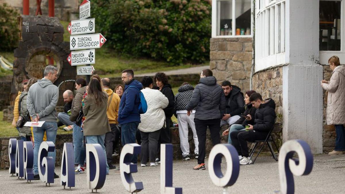Trabajadores de Sargadelos, en una imagen de archivo.  | |  EUROPA PRESS