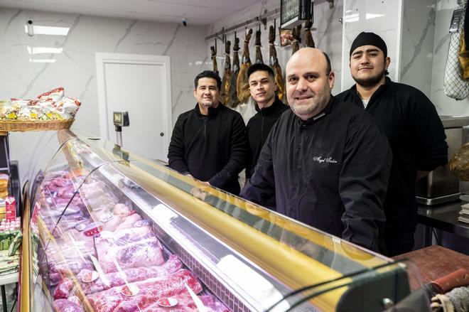 FOTOGALERÍA | La carnicería Ángel se traslada a la avenida Maltravieso tras once años en el centro de Cáceres
