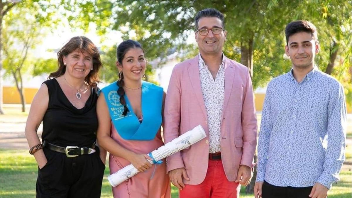 La familia al completo, el día de la graduación de Fuente Clara.