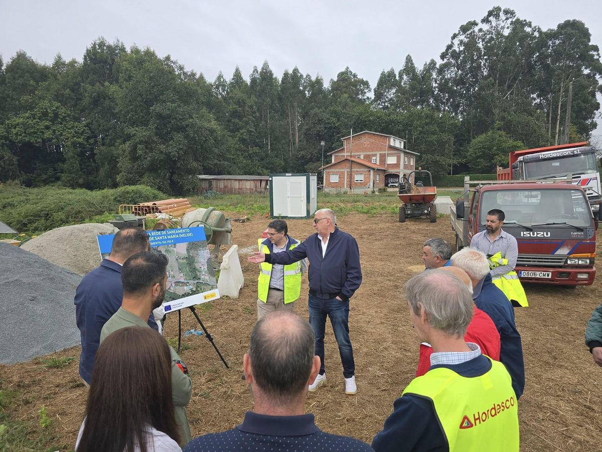 Visita a la ampliación del saneamiento en Santa María de Melide
