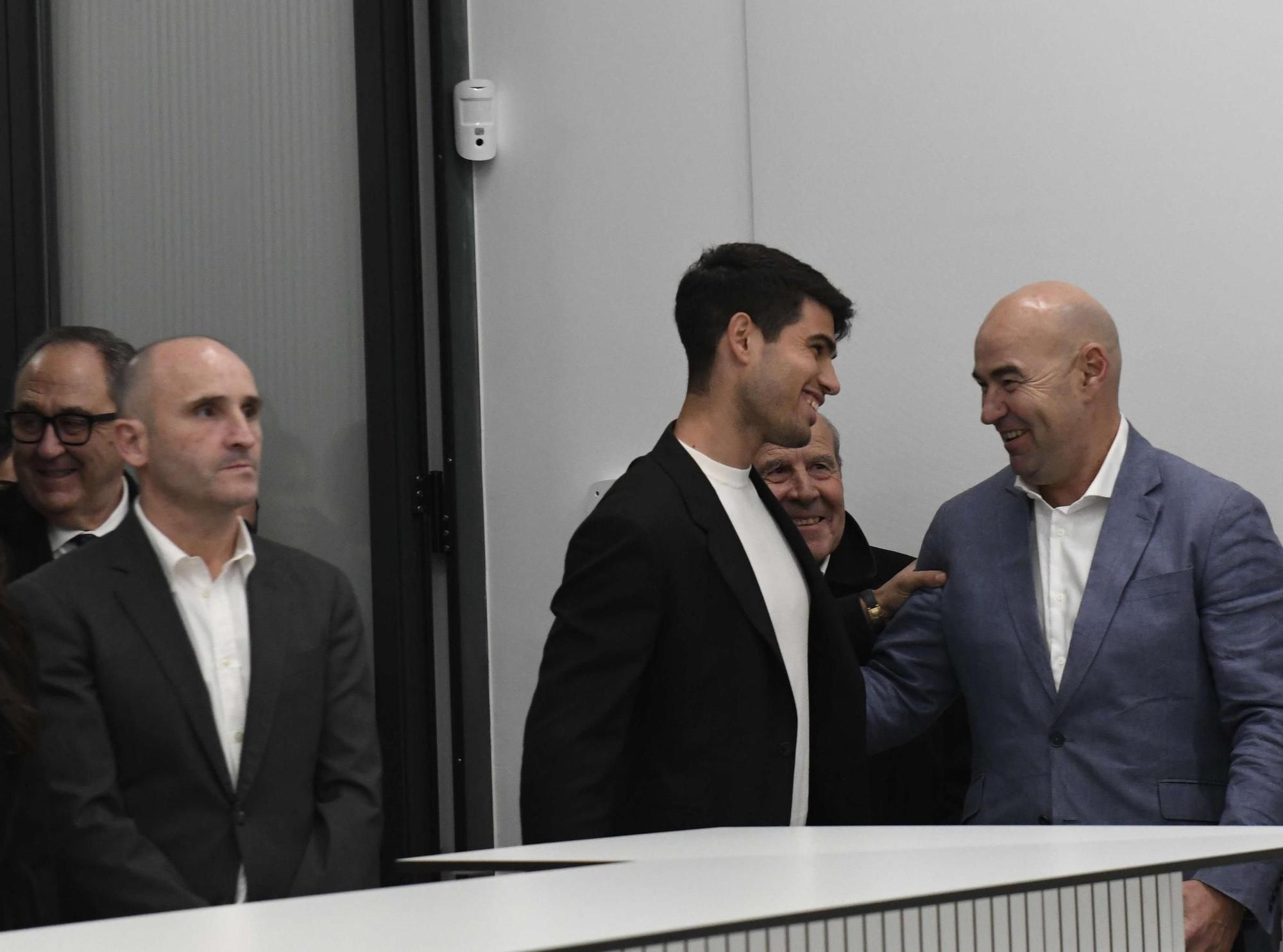 Así ha sido la inauguración de la exposición de Carlos Alcaraz en la Cárcel Vieja de Murcia