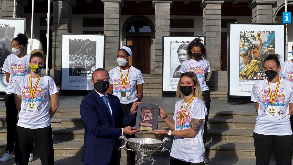 El Ayuntamiento felicita al Club Voleibol JAV Olímpico