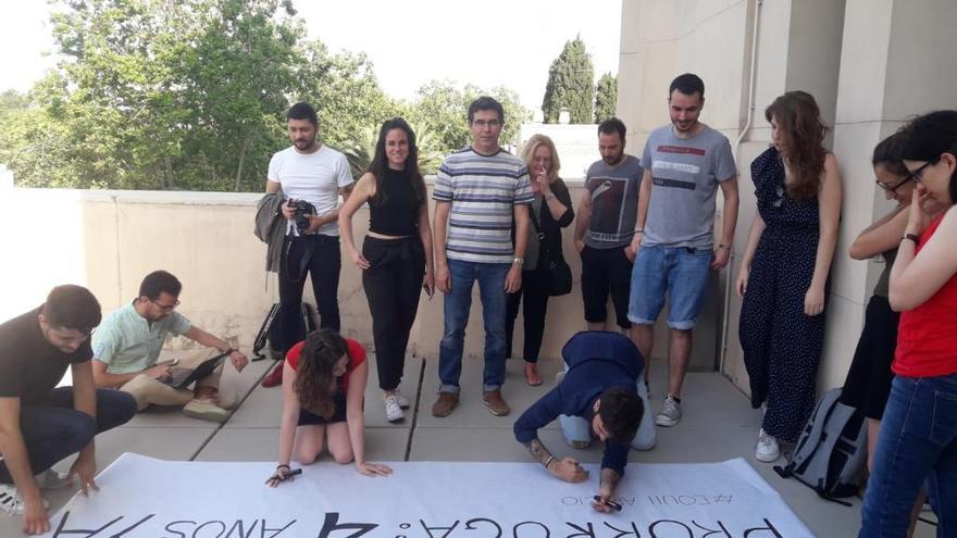 Protesta en el rectorado del personal investigador.