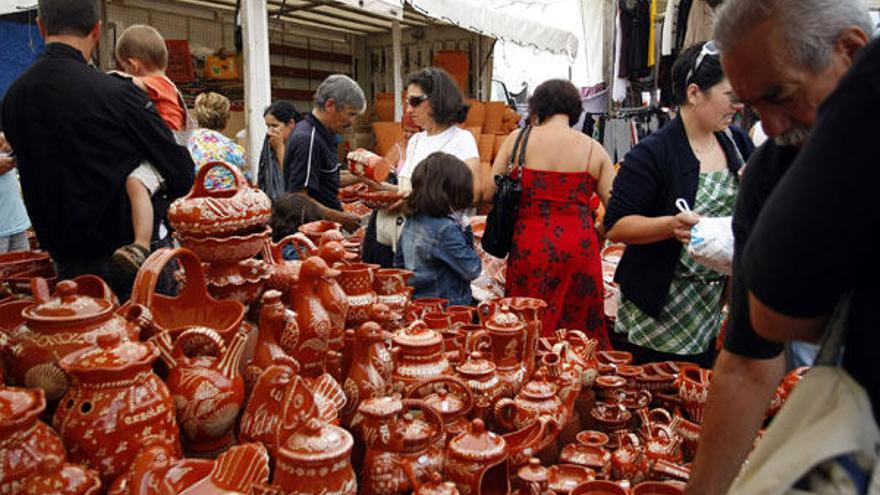 Los gallegos y portugueses son los que más acuden a esta feria, aunque ahora en verano se pasa gente de toda la península.