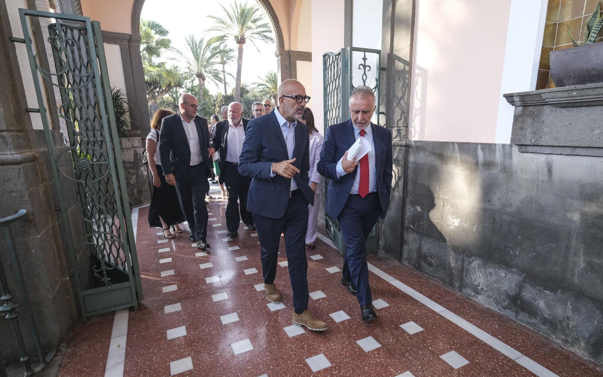 Encuentro informativo con Ángel Víctor Torres, ministro de Política Territorial y Memoria Democrática de España 