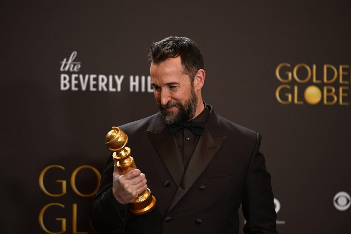 El actor estadounidense Noah Wylie, en los Globos de Oro 2026.