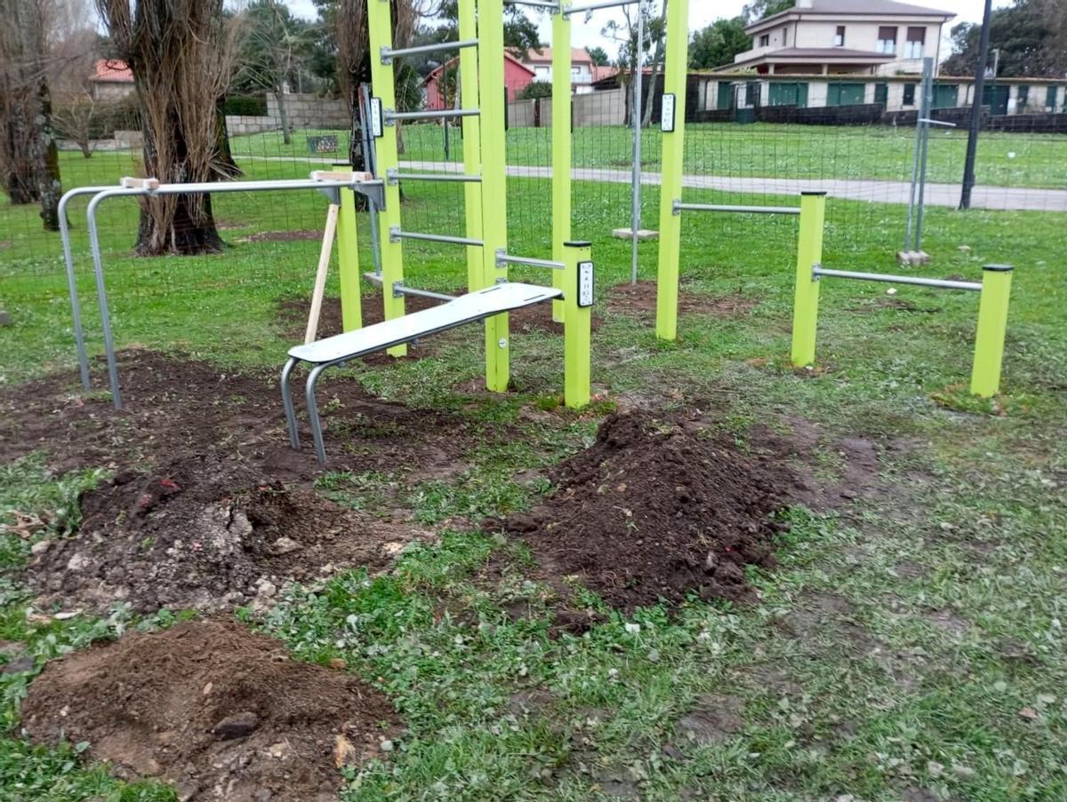 Traballos nun dos parques infantís.