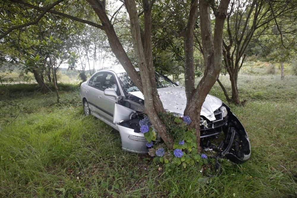 Accidente en la rotonda de Vegarrozadas.