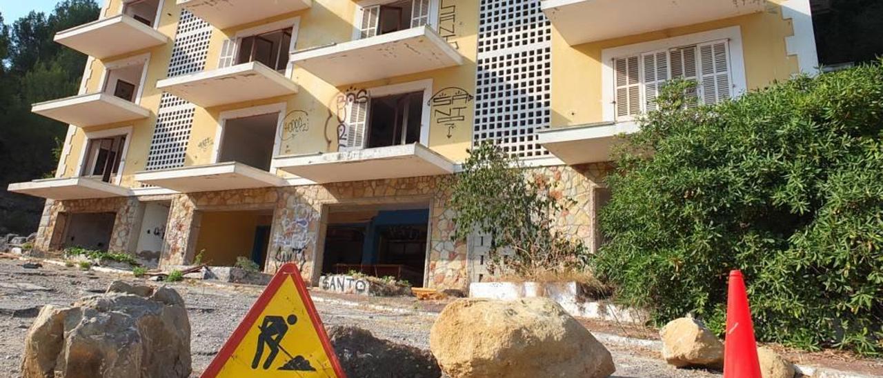 El Govern compró el abandonado hotel de Sóller y después lo ha demolido.