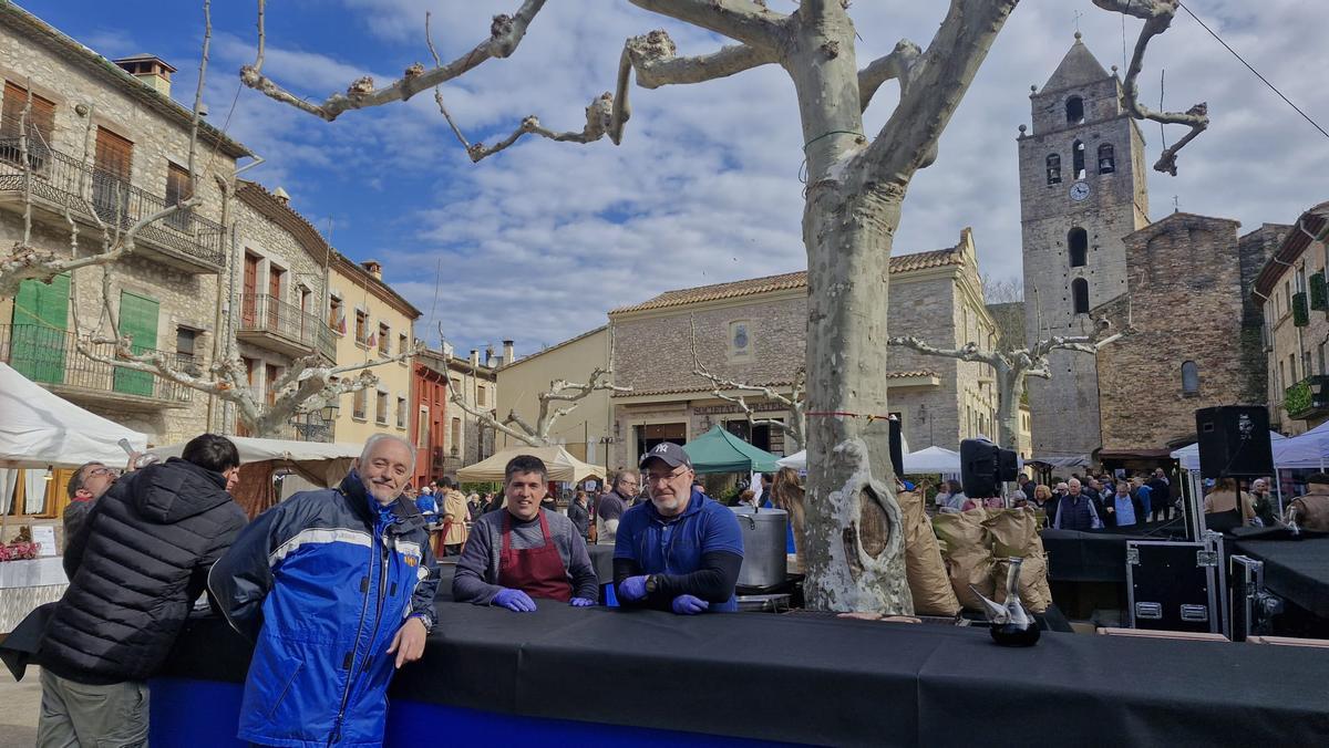 El bon temps i la dansa acompanyen la 25a Fira del Carbó de Sant Llorenç de la Muga