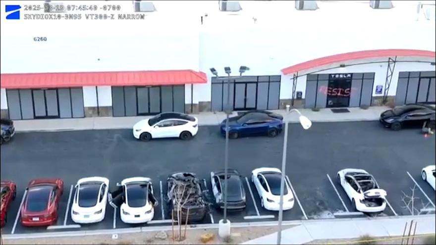 Atacan varios coches Tesla en un concesionario de Las Vegas