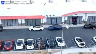 Atacan varios coches Tesla en un concesionario de Las Vegas