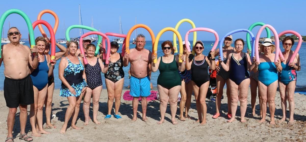 Los mayores en sus clases de Aquafitness.