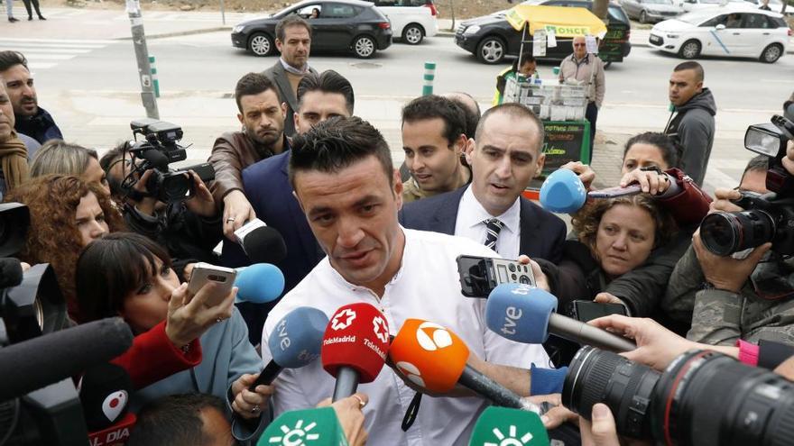 David Serrano, dueño de la finca donde cayó Julen, a la entrada de los juzgados de Málaga en febrero pasado.