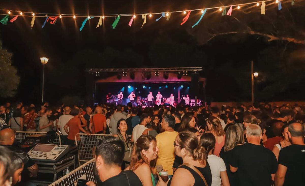 El campo de la fiesta de Couso se volvió a llenar para la ocasión. | FÁTIMA SEIJO FOTOGRAFÍA
