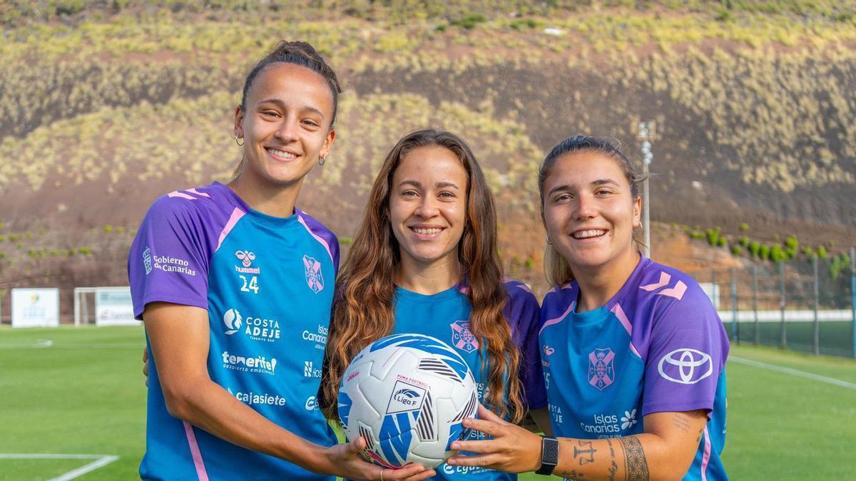 Paulina Gramaglia, Iratxe Pérez y Claudia Iglesias, jugadoras del Costa Adejte Tenerife.