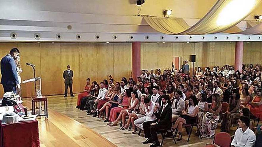 El 65% de los titulados de la UIB tienen un trabajo al año de acabar sus  estudios