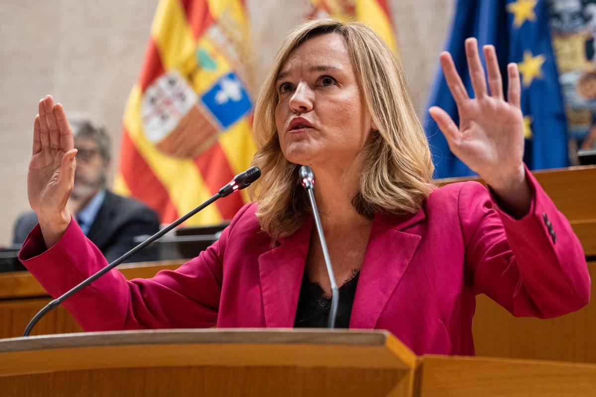 Pilar Alegría, portavoz del PSOE, en el pleno de las Cortes de Aragón.