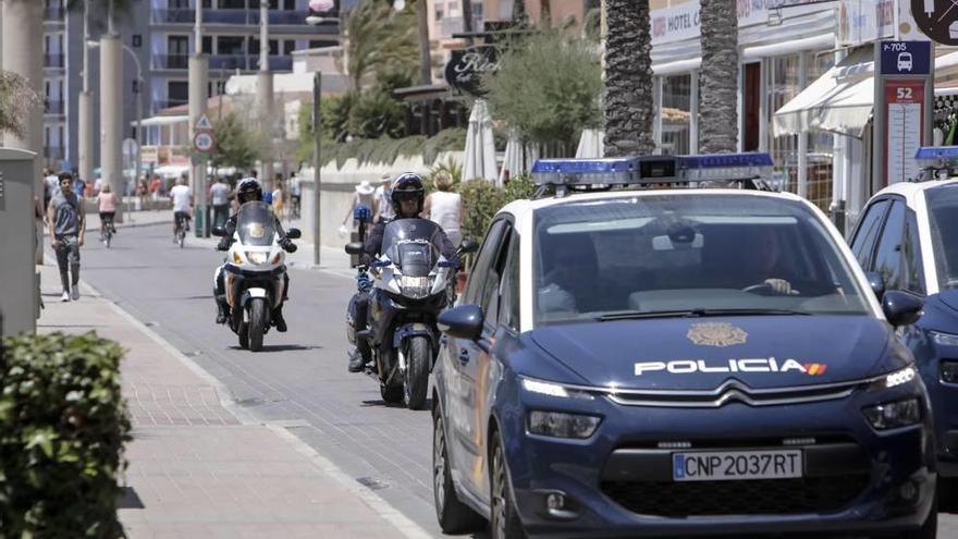 Agentes de la Policía Nacional en Palma.