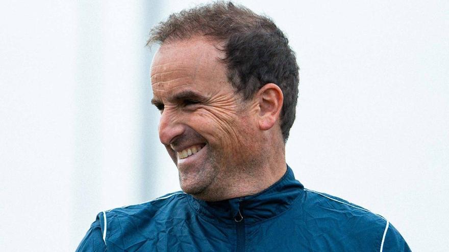 Arrasate, sonriente durante un entreno en Son Bibiloni.