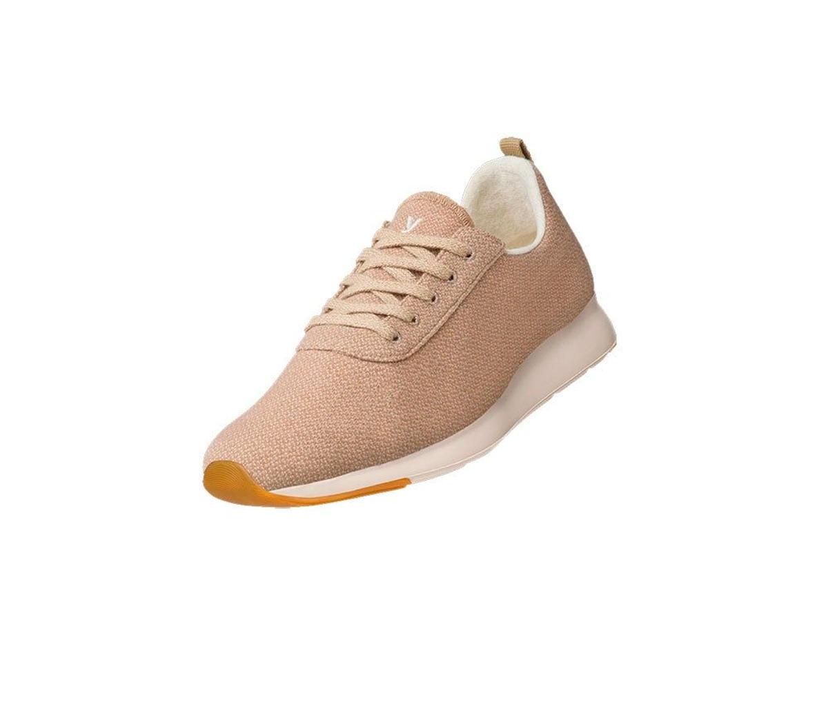 Zapatilla Yuccs en color beige. (Precio: 95 euros)