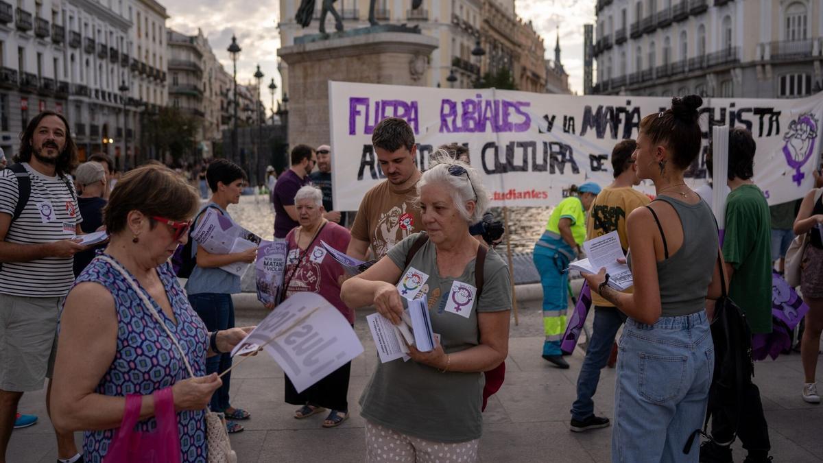 Manifestación contra el presidente de la Real Federación Española de Fútbol, Luis Rubiales