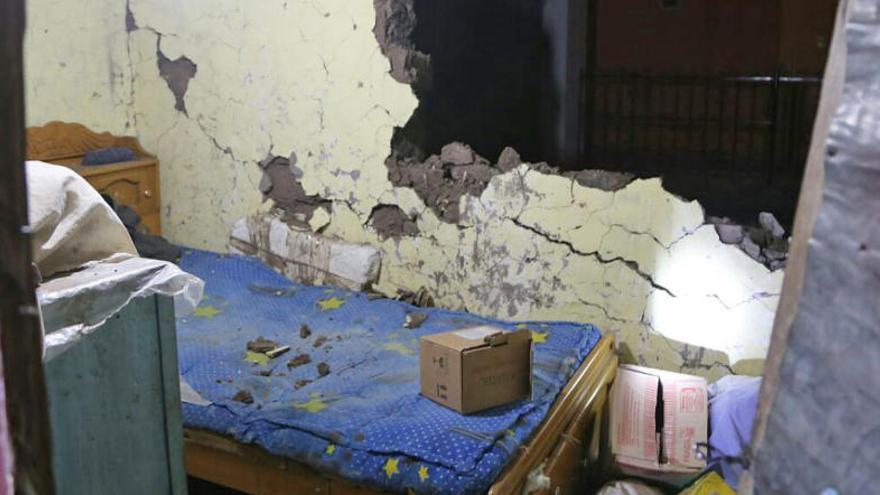 El interior de una vivienda dañada por el sismo en Arequipa.