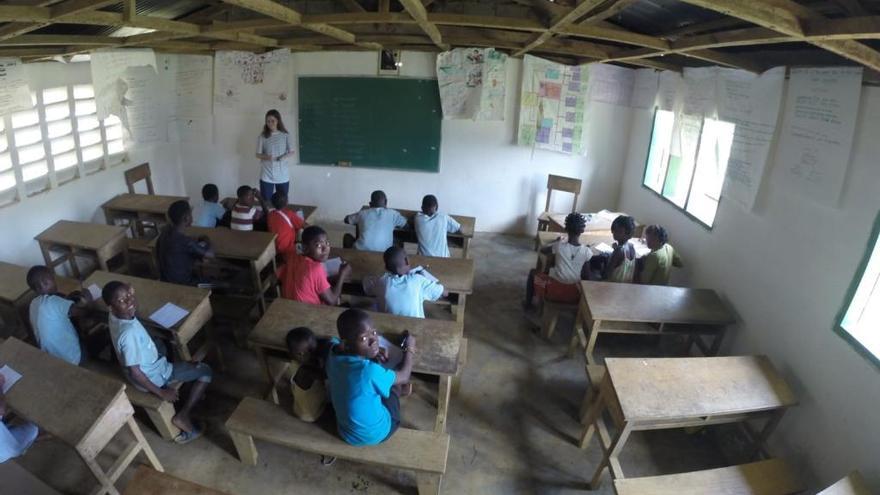 Un jesuita de un colegio de Málaga desarrolla un proyecto de alfabetización en Guinea Ecuatorial