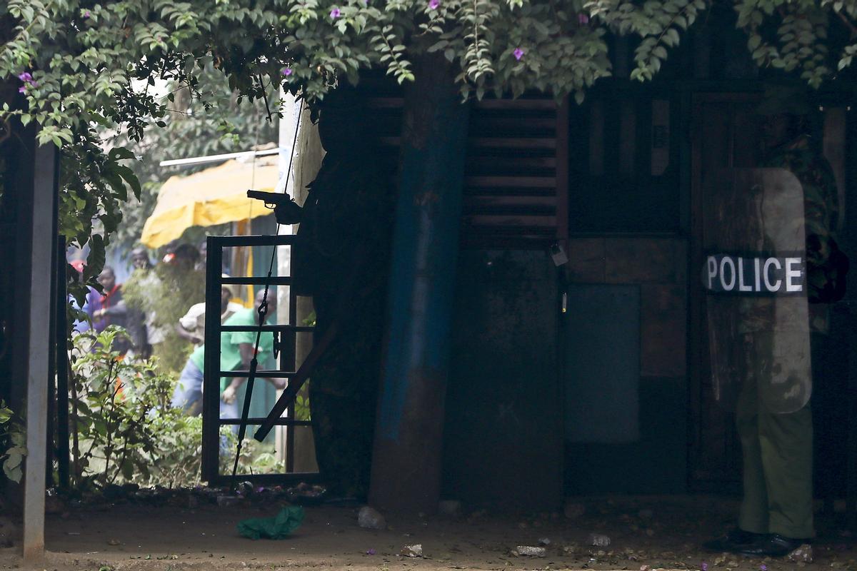 Simpatizantes de la coalición opositora Azimio durante nuevas protestas en Nairobi, Kenia.