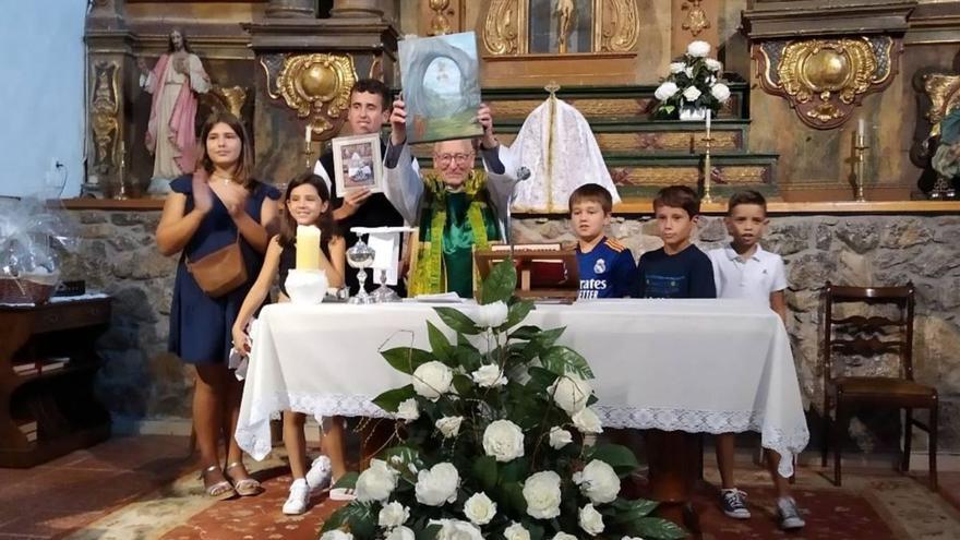 Pelúgano despide al cura Jesús Agüeros tras 30 años de labor pastoral