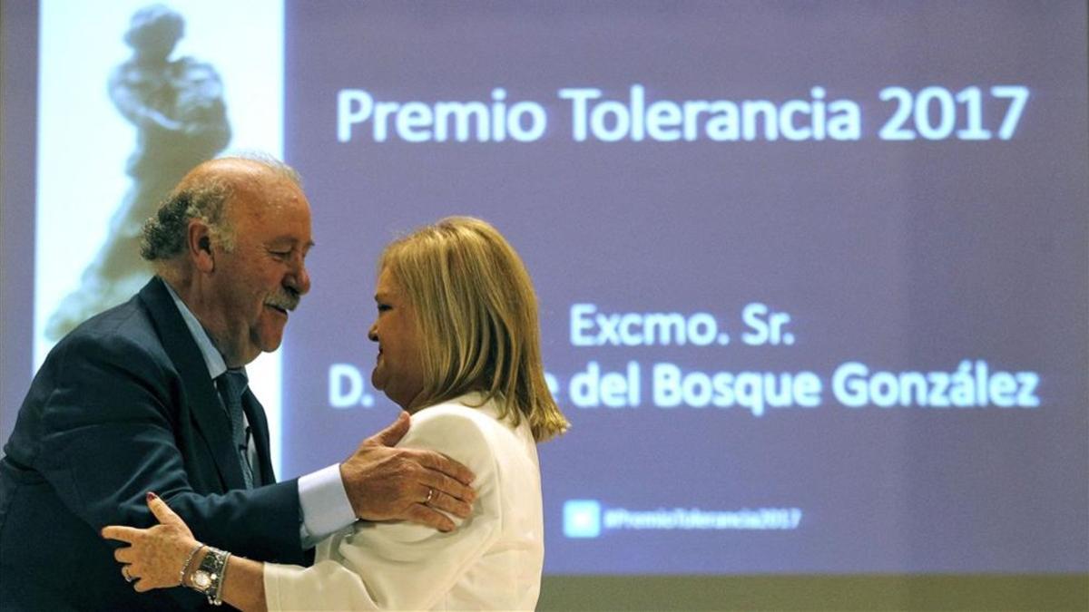 Vicente del Bosque recibiendo el X Premio Tolerancia en Valencia