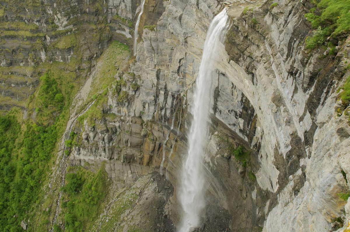 El Salto del Nervión es una de las cascadas más impresionantes del mundo