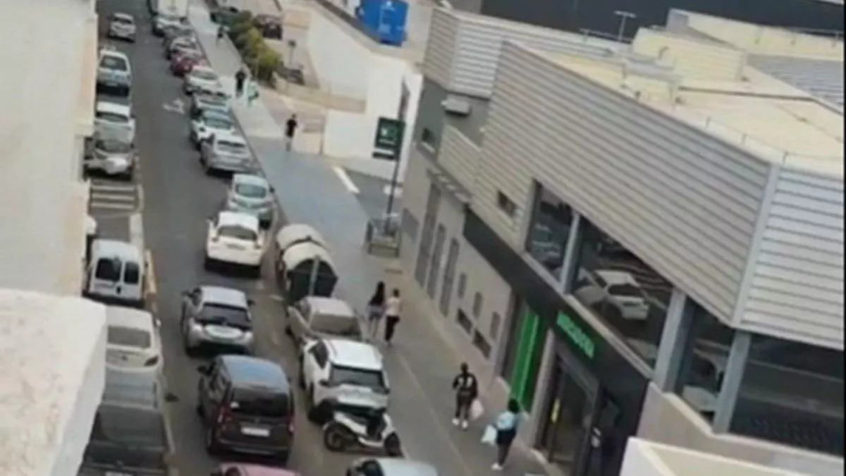 Seis heridos y grandes retenciones tras chocar una guagua y un coche en Arrecife