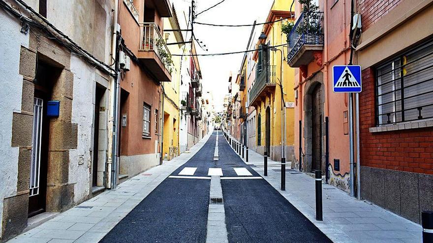 Reobre el carrer Girona després de les obres