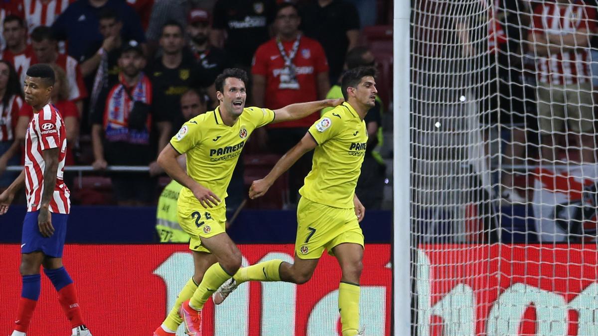 Los jugadores del Villarreal celebran un gol al Atlético.