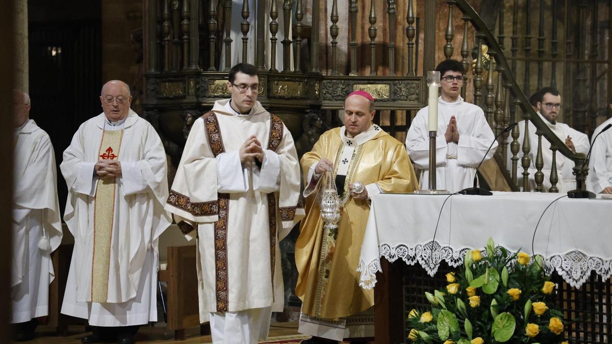 Monseñor Francisco Prieto celebra su primer Lavatorio de pies como arzobispo de Santiago