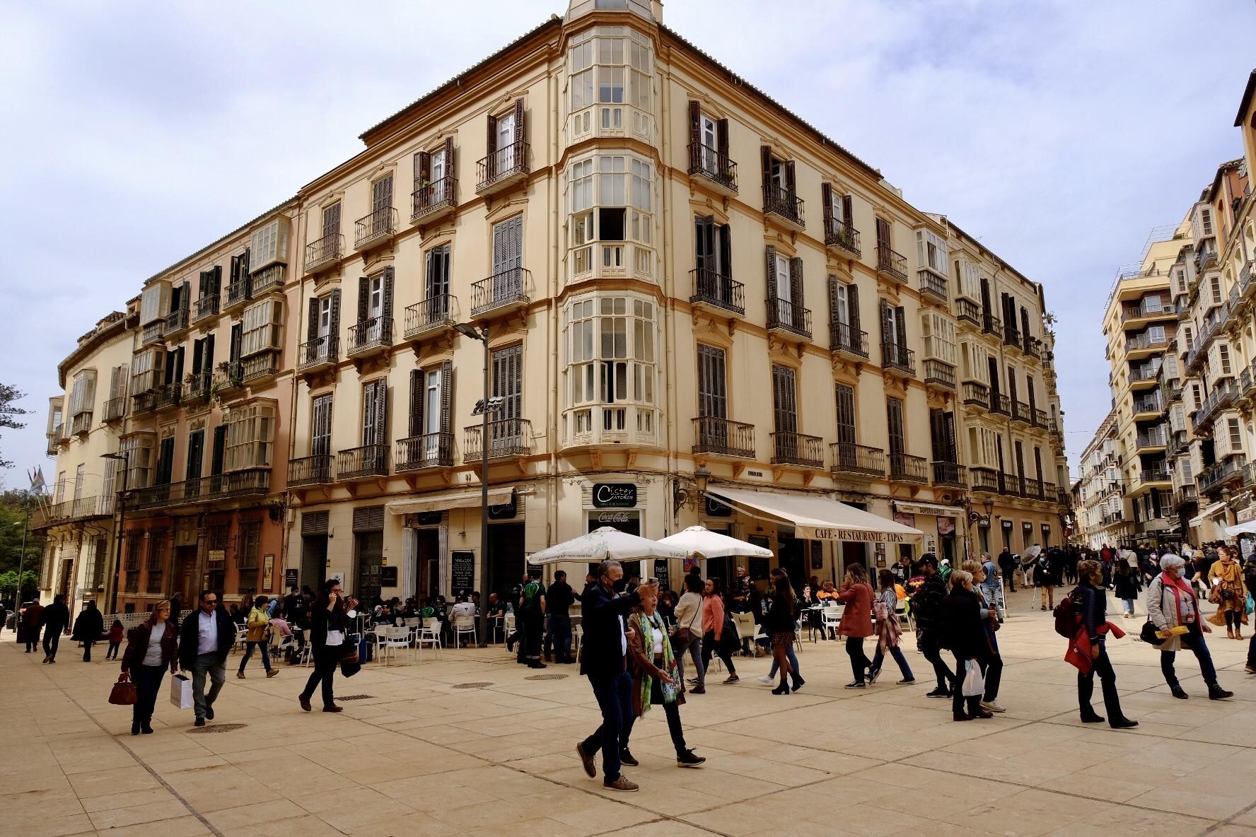 Este sábado, el barro seguía cubriendo calles y edificios de la capital