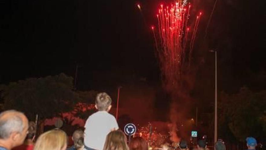 San Antón vibra con la mascletá nocturna