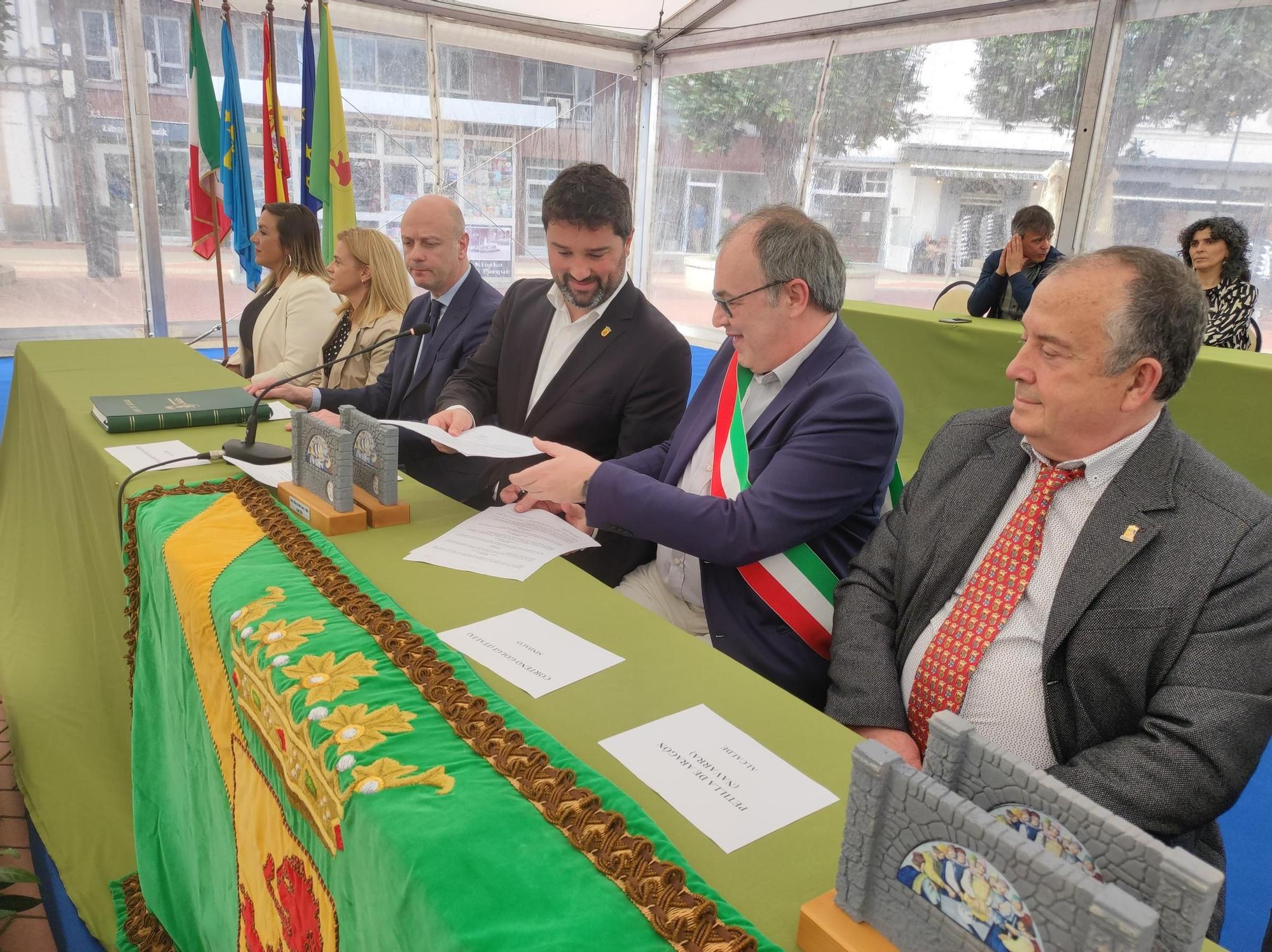 En imágenes: Luarca se viste de gala para hermanarse con la localidad italiana patria de Camillo Golgi