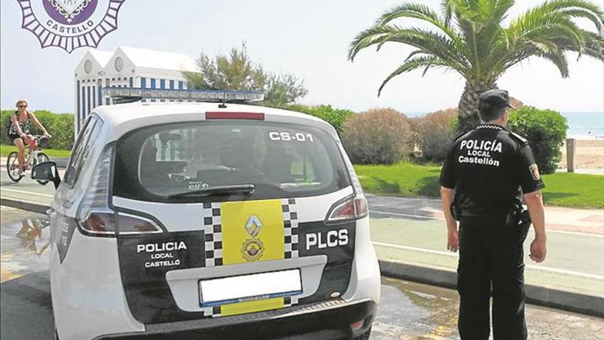 Rescatan a dos chicos en apuros por la corriente en la playa del Gurugú