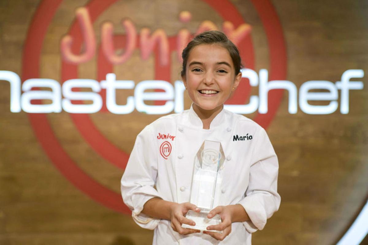 GRA341. FUENTE EL SAZ DE JARAMA (MADRID). 05/01/2016.- Imagen facilitada por Shine Iberia de María, la madrileña de 11 años que, con una creatividad a prueba de cocineros mucho más veteranos, ha ganado esta noche la tercera edición del programa de TVE MasterChef Junior. EFE/Shine Iberia ***SOLO USO EDITORIAL***